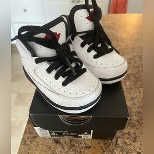 Baby Jordan 2 retro
